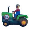 Feestpop man op tractor