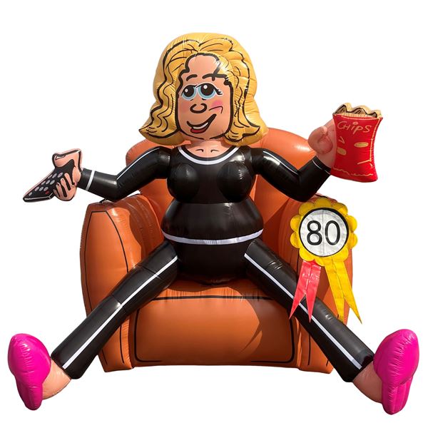 Feestpop bankzitter vrouw 80 jaar 2,5 meter