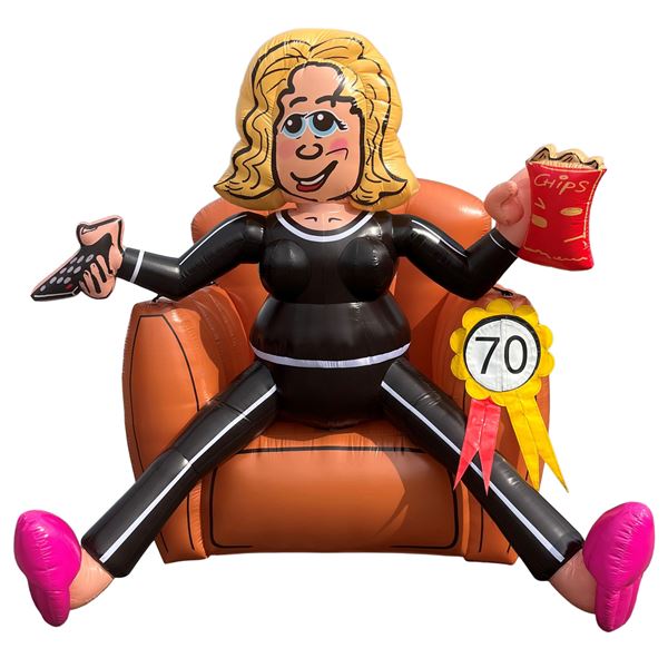 Feestpop bankzitter vrouw 70 jaar 2,5 meter