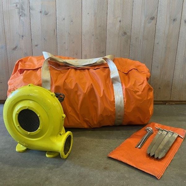 Feestpop bankzitter vrouw 80 jaar 2,5 meter