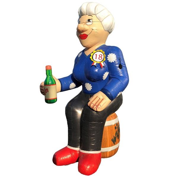 Feestpop vrouw op vat wijn 18 jaar 4 meter