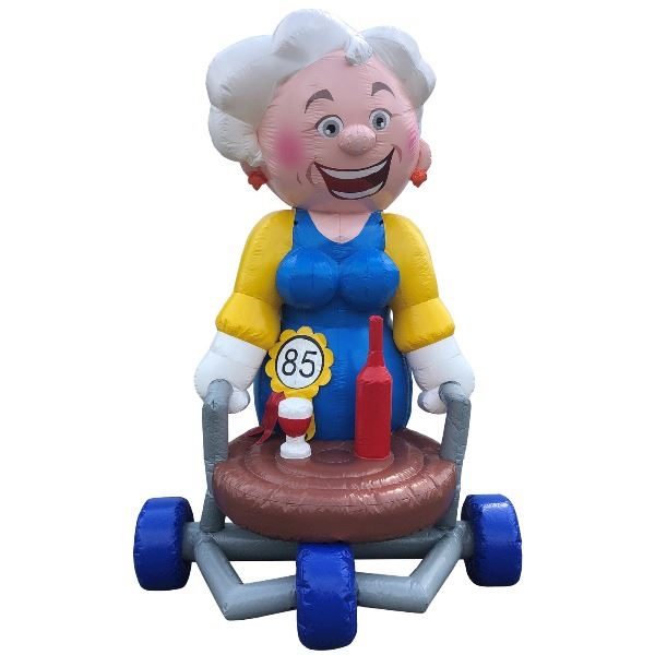 Feestpop vrouw rollator 4 meter 85 jaar